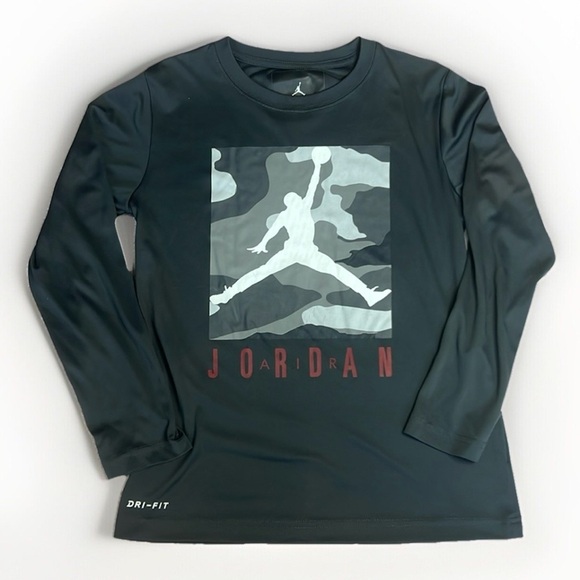 Nike Air Jordan Dri-Fit dark grey top with camo background sz M 10-12 - Picture 1 of 5